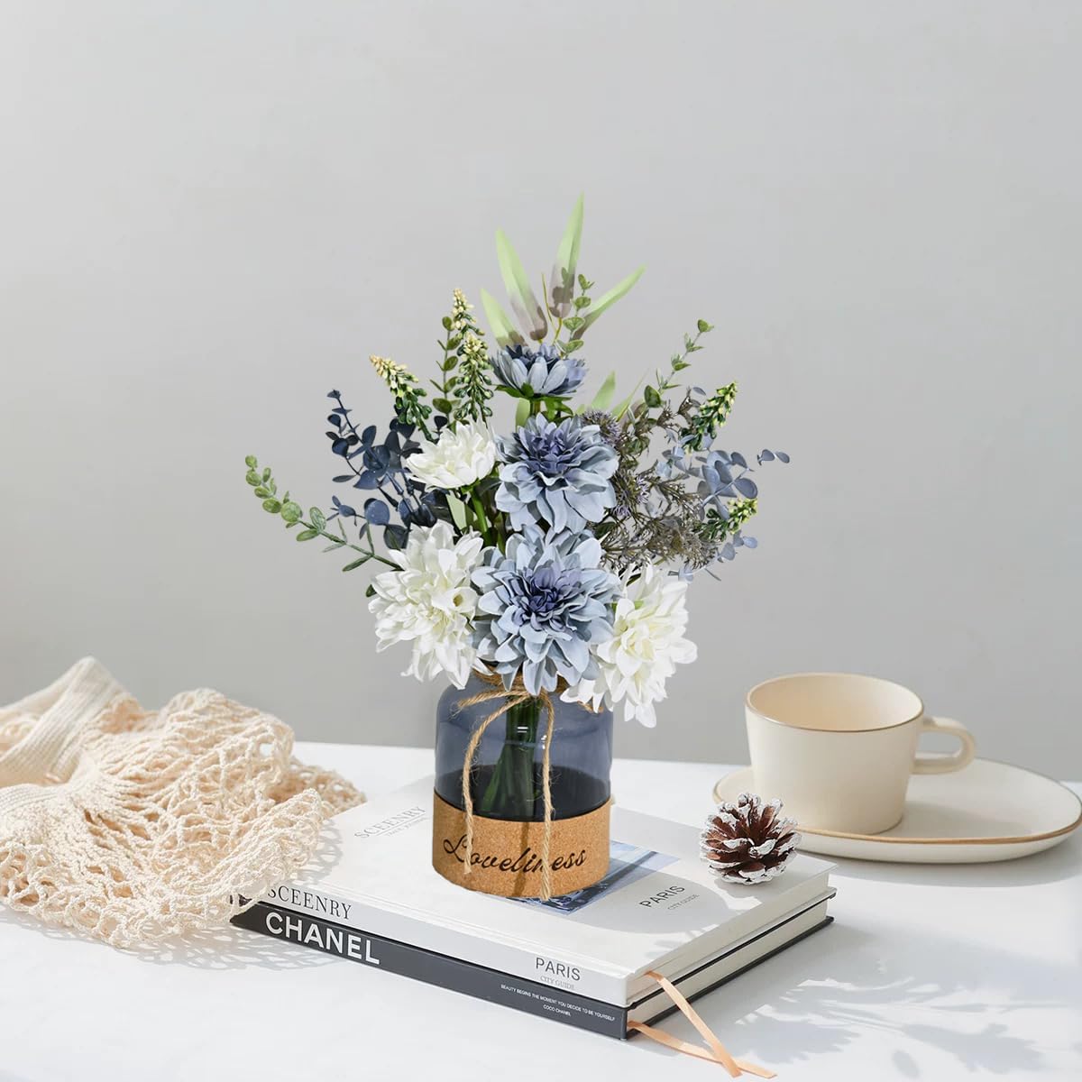 LADADA Floral Arrangement with White and Blue Flowers in Glass Vase