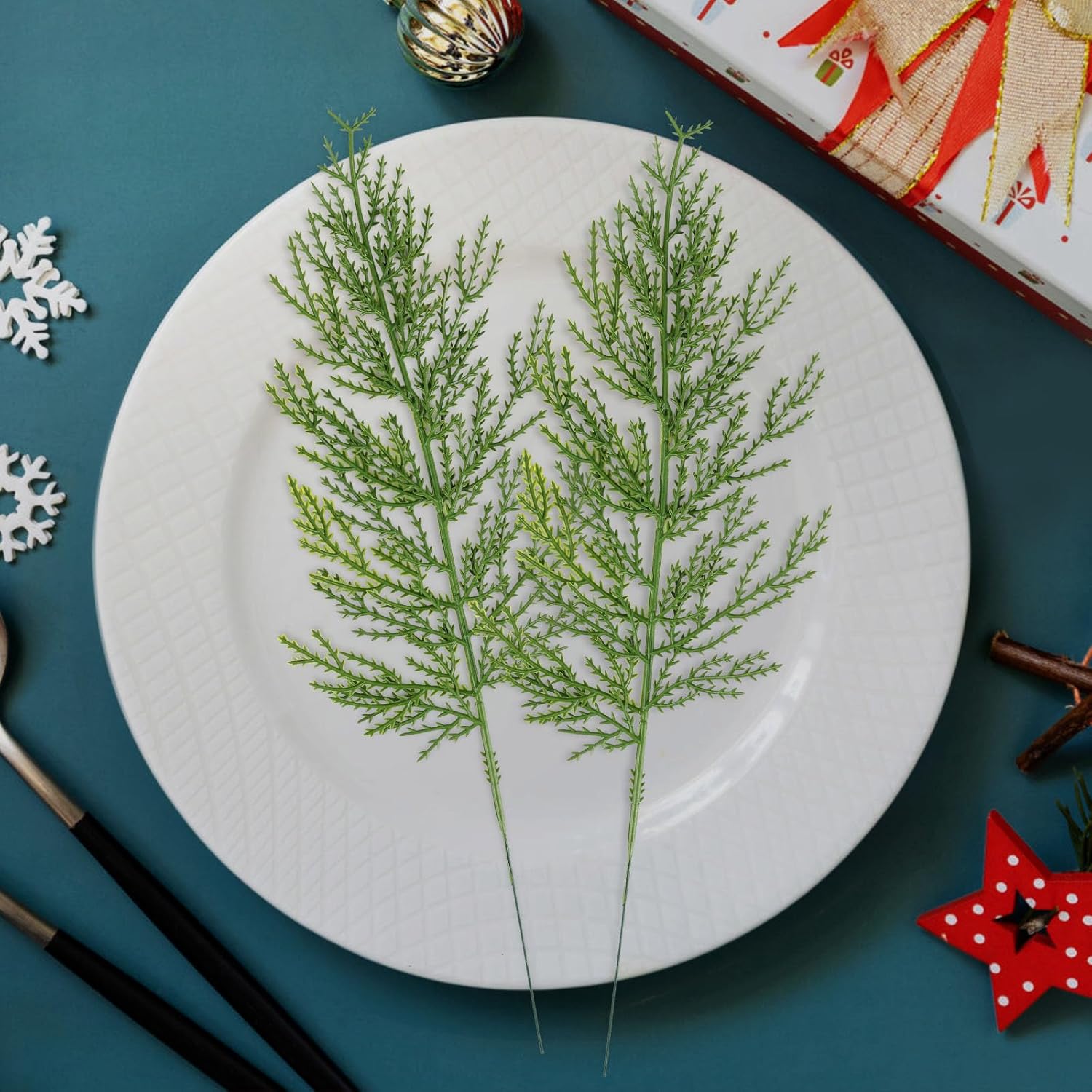 Hananona 40 Pcs Artificial Pine Sprigs Faux Greenery Decor